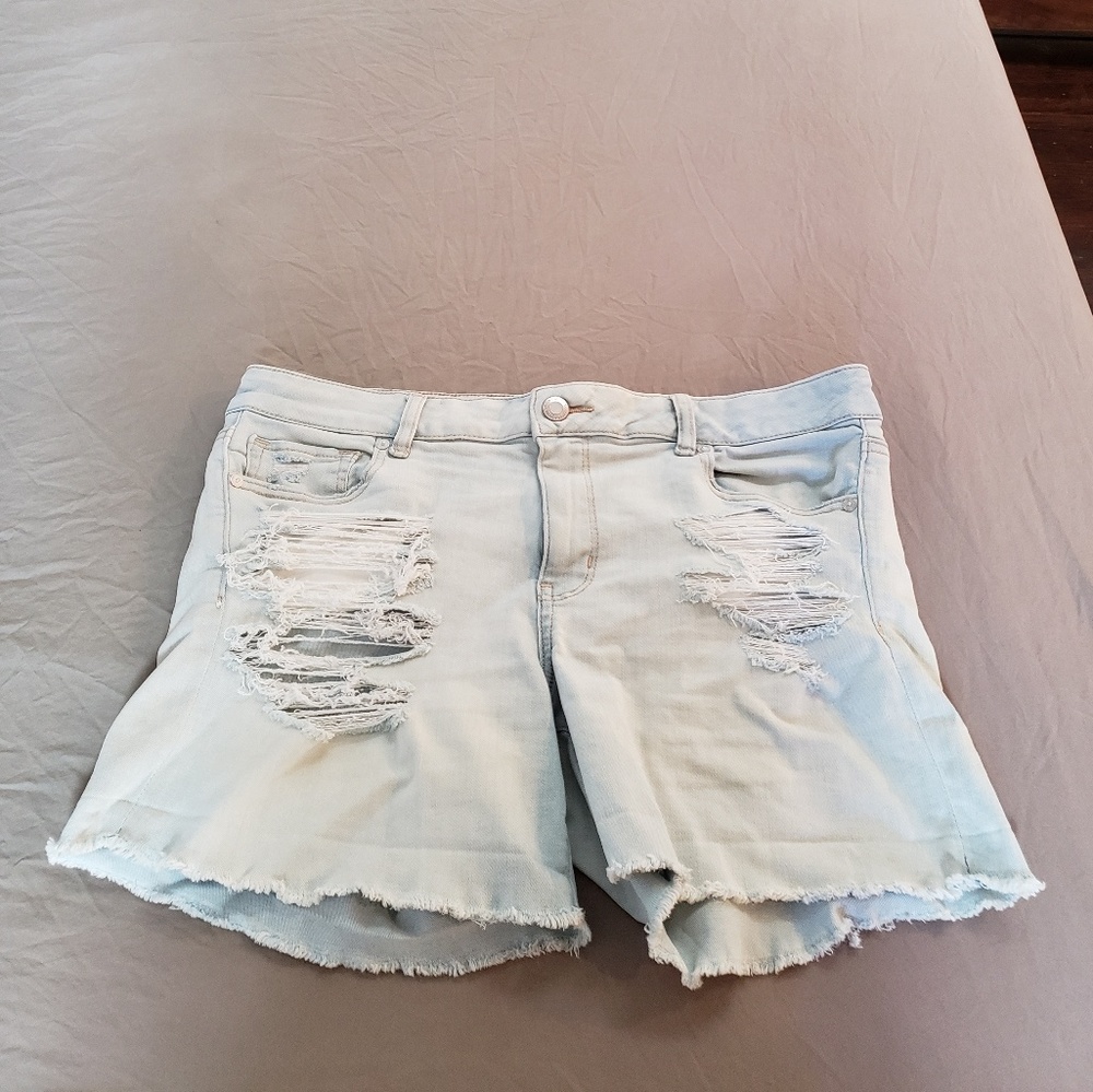 AEO Distressed Light Blue Denim Shorts Size 16